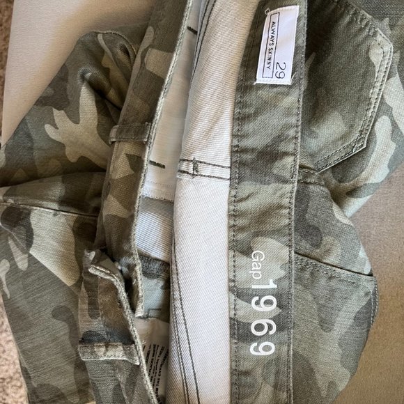 GAP "Always Skinny" Green Camo Jeggings with Moto Zipper Details - Picture 4 of 4